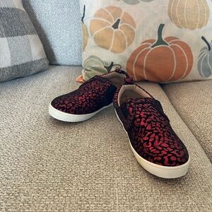 Monkey feet slip on